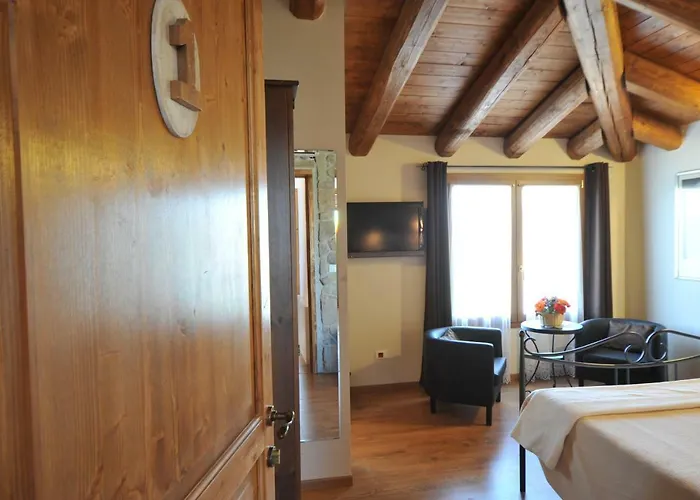 Agriturismo Il Ciuffo בית חווה *